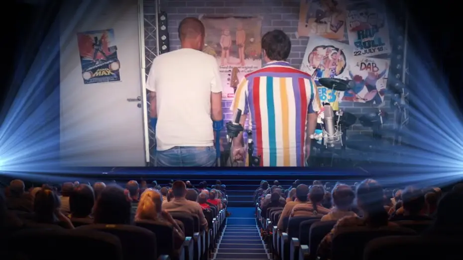 Відео до фільму Коп на драйвi — On apparaît DE DOS dans le dernier film de Tarek Boudali (saurez-vous nous retrouver ?)