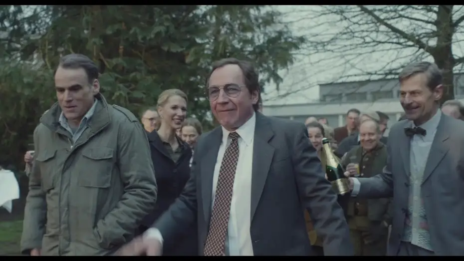 Відео до фільму Curveball - Wir machen die Wahrheit — Trailer Oficial | Guerra de Mentiras | Johannes Naber | Estreno 9 de Abril.