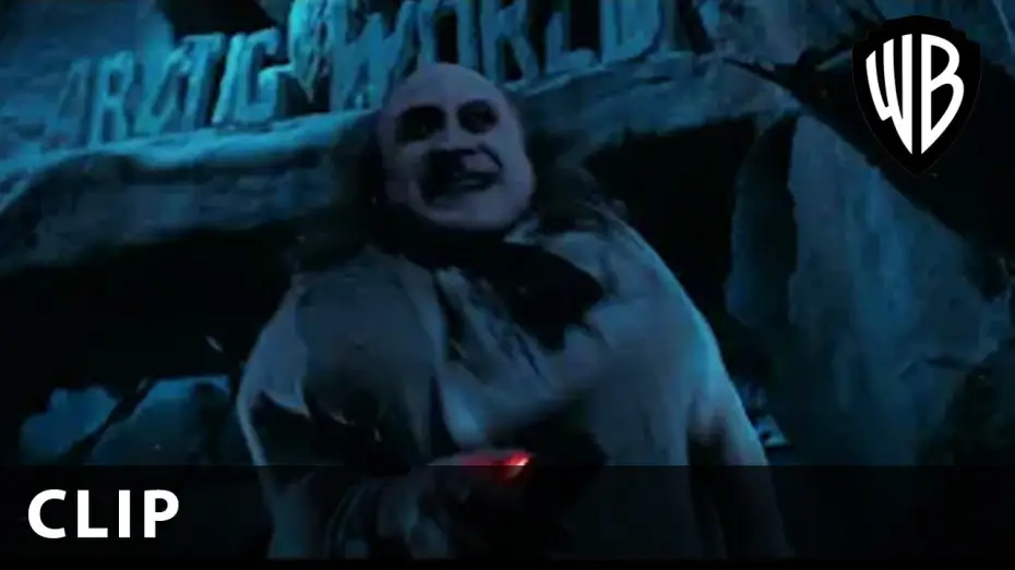 Відео до фільму Бетмен повертається | Batman Defeats The Penguin