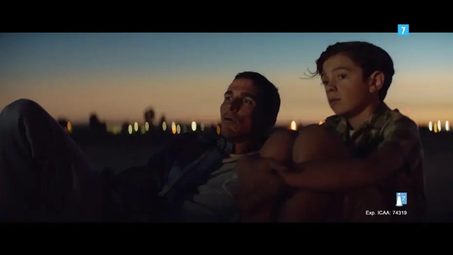 Відео до фільму Аутсайдери | Clip en espa&ntilde;ol "La vuelta perfecta"