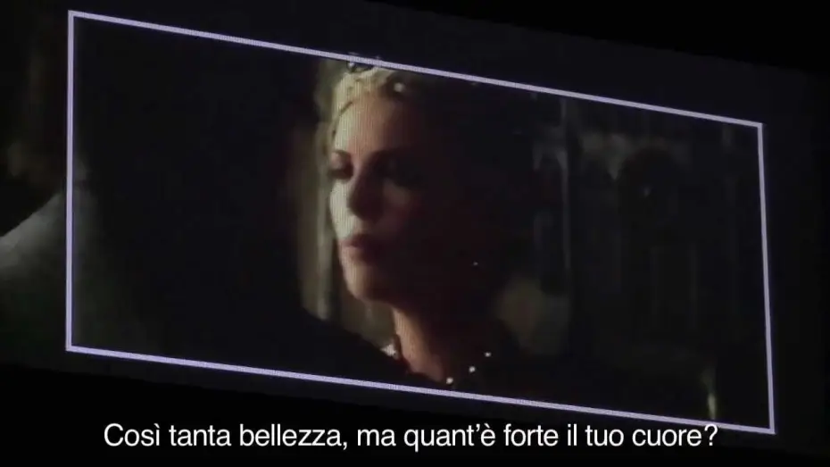 Відео до фільму Білосніжка та мисливець | Biancaneve e il Cacciatore - Charlize Theron interpreta la Regina (sottotitoli in italiano)