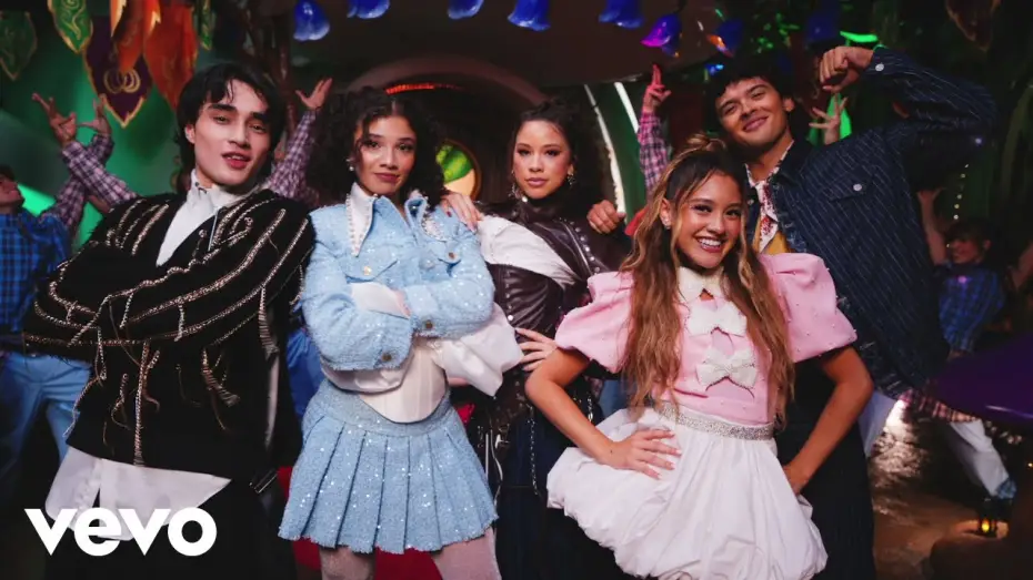 Відео до фільму Descendants: Wicked Wonderland | Descendants Wicked Wonderland - Cast - Perfect Princess (Disneyland Park Version)