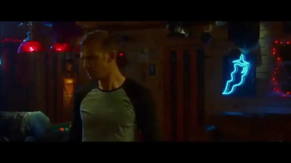 Відео до фільму Гість — Bar Fight Clip