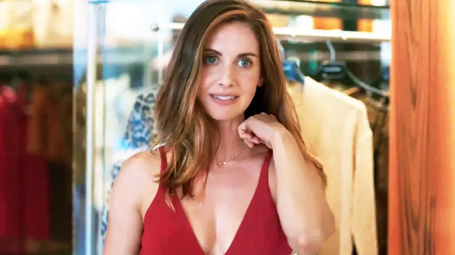 Відео до фільму Кружляй мене — SPIN ME ROUND Bande Annonce (2023) Alison Brie, Aubrey Plaza