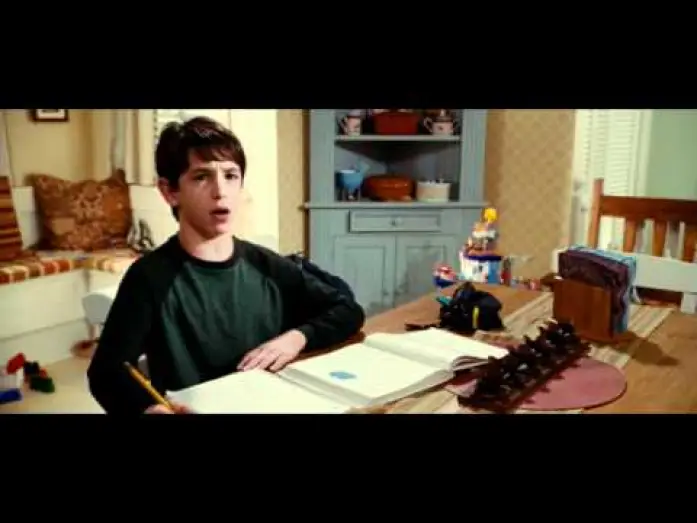 Відео до фільму Diary of a Wimpy Kid: Rodrick Rules — Trailer "El Diario de Greg 2: La Ley de Rodrick"
