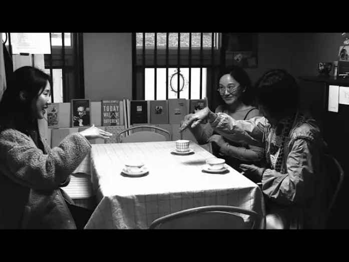 Відео до фільму 소설가의 영화 | LA ROMANCI&Egrave;RE, LE FILM ET LE HEUREUX HASARD - Bande-annonce
