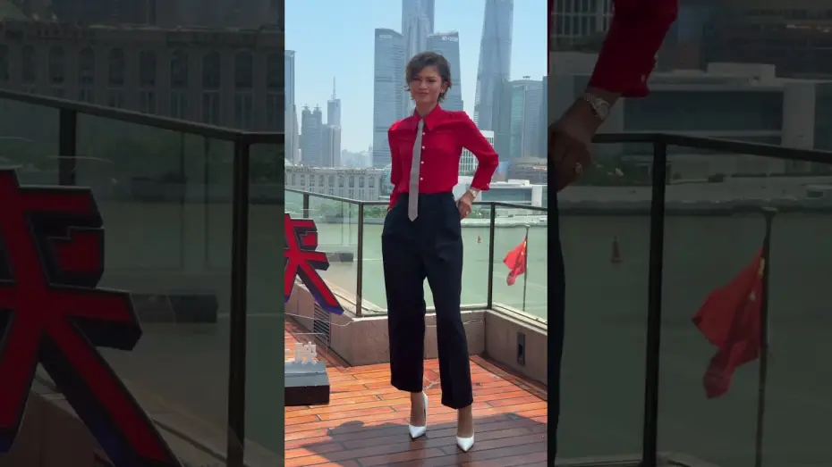 Відео до фільму Людина-павук: Абсолютно новий день — It's a brand new day in Shanghai.