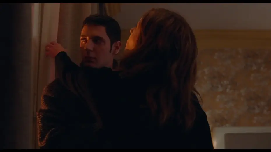 Відео до фільму Однієї чарівної ночі — L'HOTEL DEGLI AMORI SMARRITI - Clip - Come fai a essere così giovane?
