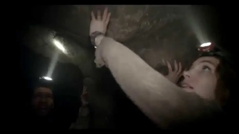 Відео до фільму Париж. Місто мертвих | Catacombes / Extrait 1 VF &laquo; Le groupe cherche une issue &raquo; [Au cin&eacute;ma le 20 ao&ucirc;t]