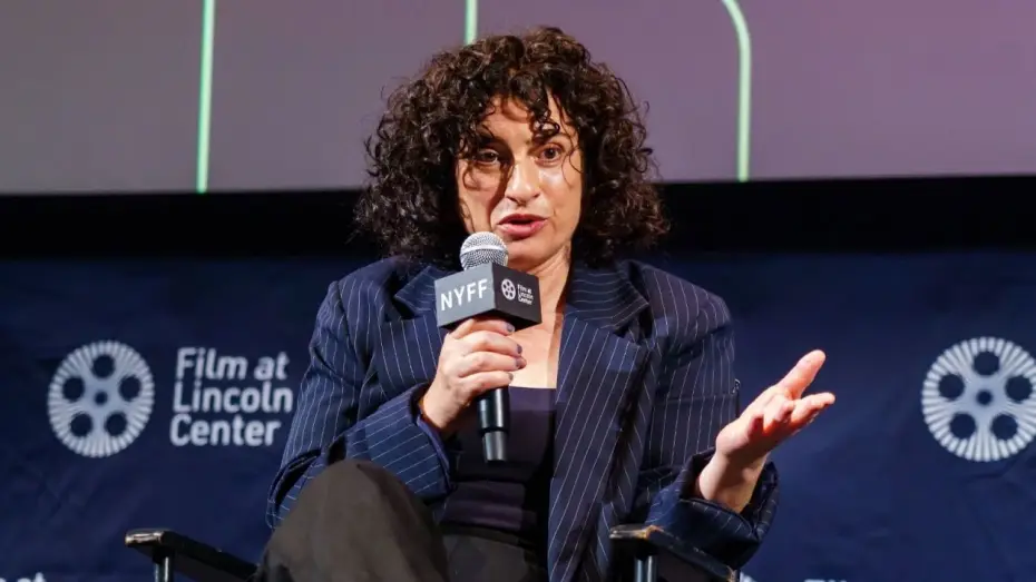 Відео до фільму My Undesirable Friends: Part I - Last Air in Moscow | Julia Loktev and More on My Undesirable Friends: Part I &mdash; Last Air in Moscow