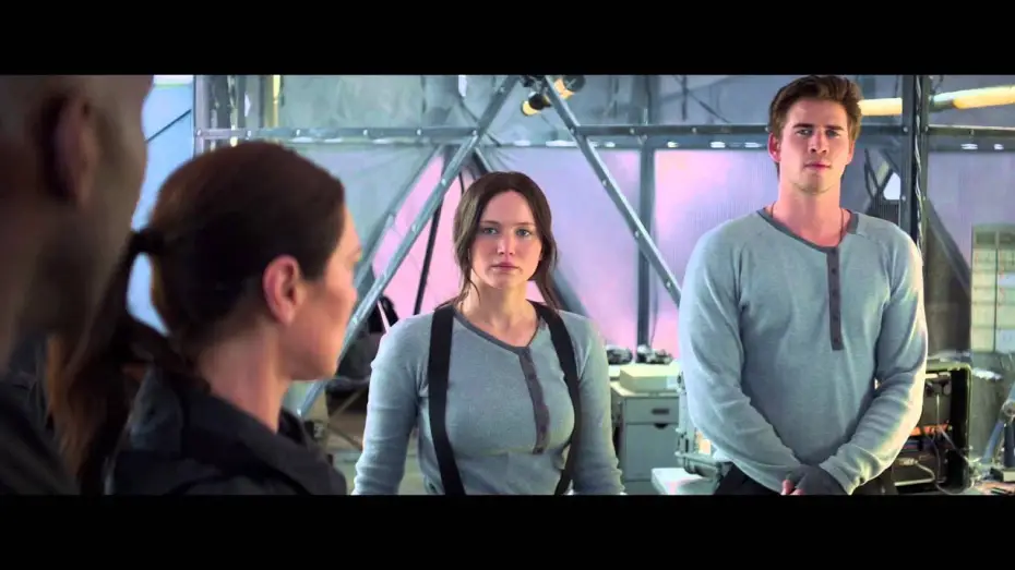 Відео до фільму Голоднi iгри: Переспiвниця. Частина 2 | HUNGER GAMES LA R&Eacute;VOLTE PARTIE 2 - Extrait Escouade 451 VOST