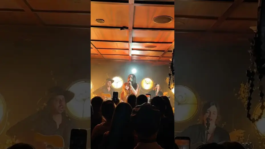 Відео до фільму Спогади про нього | Last night, Noah Cyrus took the stage to perform &ldquo;Light Over the Hill&rdquo;.