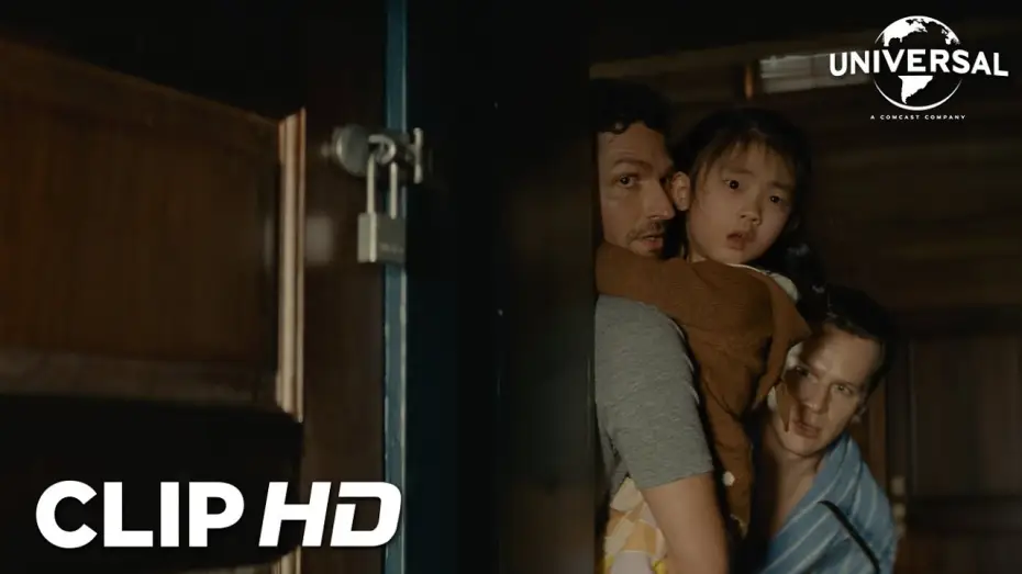Відео до фільму Стукіт у двері — Clip - Eric ataca a Sabrina mientras Andrew y Wen intentan escapar