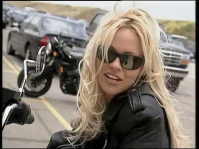Відео до фільму Не називай мене маленькою — BARB WIRE Making Of (1996)