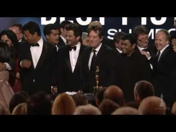 Відео до фільму Мільйонер із нетрів | Slumdog Millionaire Wins Best Picture: 2009 Oscars