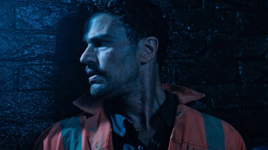 Відео до фільму На межі вибуху — Theo James Escapes Into The Sewers