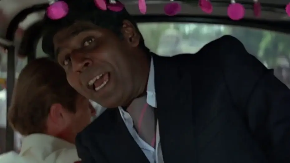Відео до фільму 007: Восьминіжка — Bond and Vijay try to lose Gobinda