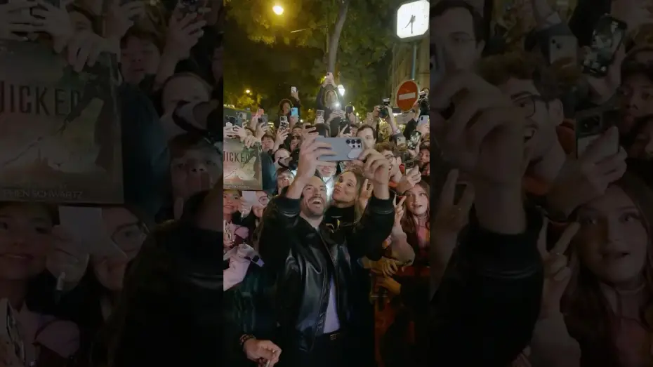 Відео до фільму Wicked: For Good | Paris loves Jonathan Bailey!