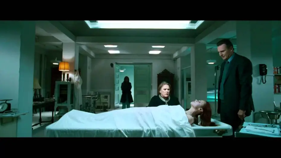Відео до фільму Життя за гранню | Exklusiv: After.Life Trailer Deutsch
