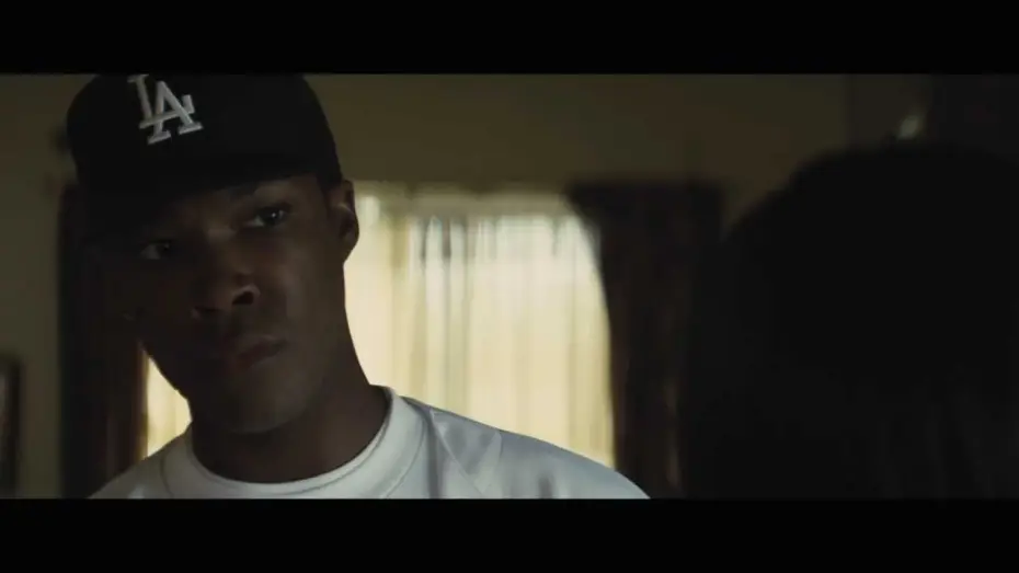 Відео до фільму Голос вулиць | N. W. A. - Straight Outta Compton / Extrait "Discussion entre Dr. Dre et sa m&egrave;re" VF