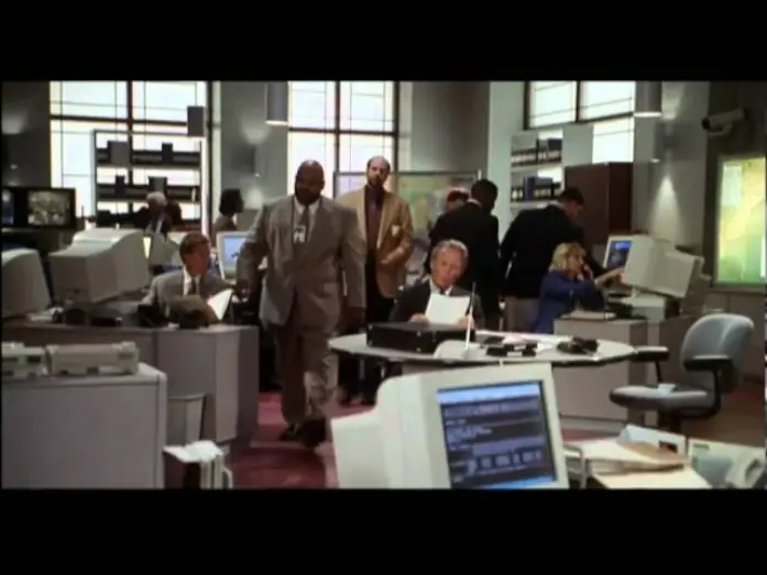 Відео до фільму Чорний пес | Black Dog - Trailer