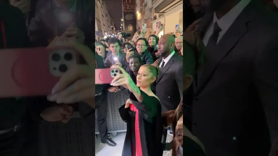 Відео до фільму Wicked: For Good | Ariana Grande showing all the love to fans at the Paris screening