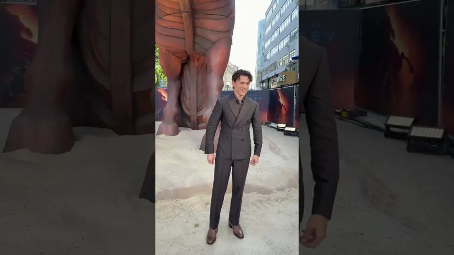 Відео до фільму Одіссея — Tom Holland aka Telemachus arrives at the World Premiere of Christopher Nolan’s The Odyssey.