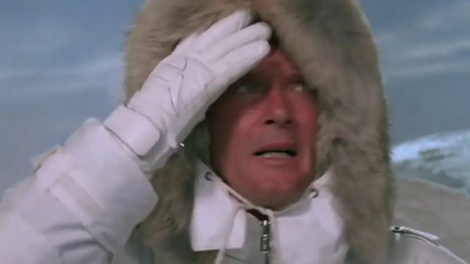Відео до фільму 007: Вид на вбивство — Bond is chased down the slopes