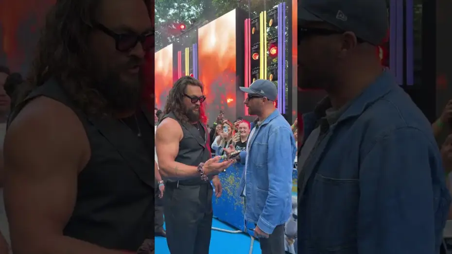 Відео до фільму Суперґьорл — A red carpet bromance 🙌 Jason Momoa and Matthias Schoenaerts in London for SUPERGIRL.