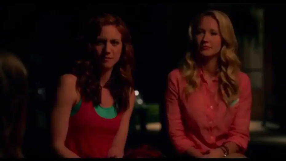 Відео до фільму Ідеальний голос 2 | Pitch Perfect 2 / Extrait 2 "Cup Song autour du feu de camp" VOST [Au cin&eacute;ma le 22 juillet]