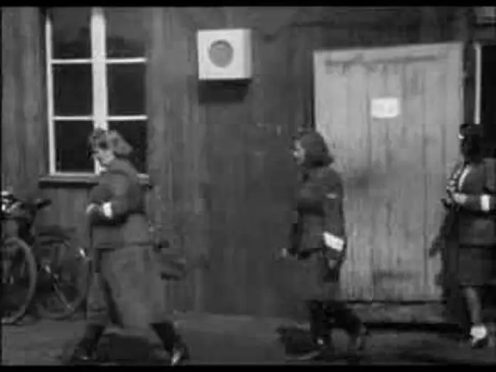 Відео до фільму Ніч і туман | The Kapos from the Alain Resnais movie "nuit et brouillard"