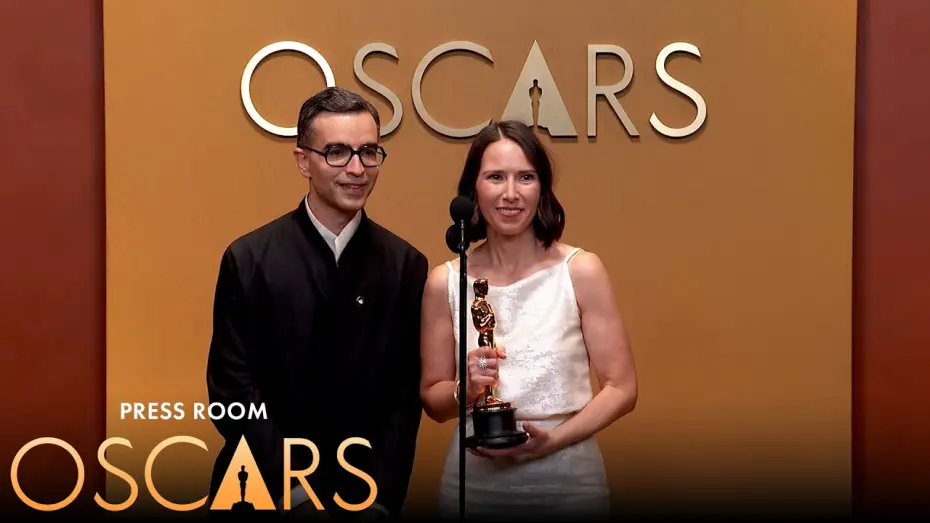 Відео до фільму Двоє людей, що обмінюються слиною | Two People Exchanging Saliva Best Live Action Short Film Press Room Speech | 98th Oscars (2026)