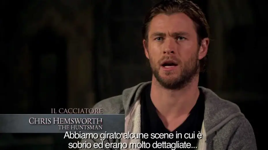 Відео до фільму Білосніжка та мисливець | Sul set di Biancaneve e il Cacciatore - "Il cacciatore ubriaco" (sottotitoli in italiano)