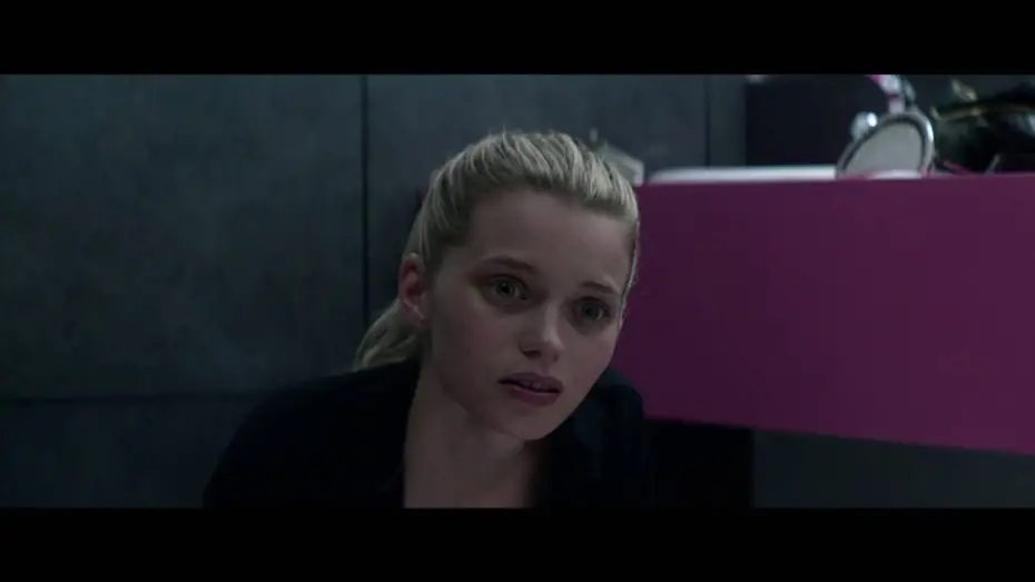 Відео до фільму Неоновий демон | 'What's it Feel Like' Clip