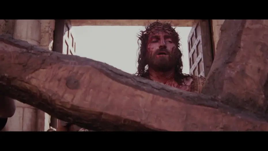 Відео до фільму Страсті Христові | La Passion du Christ - extrait J&eacute;sus embrasse la croix - Disponible en DVD et VOD chez SAJE
