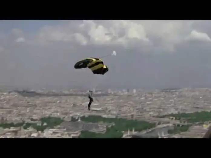 Відео до фільму 007: Вид на вбивство — Eiffel Tower Jump