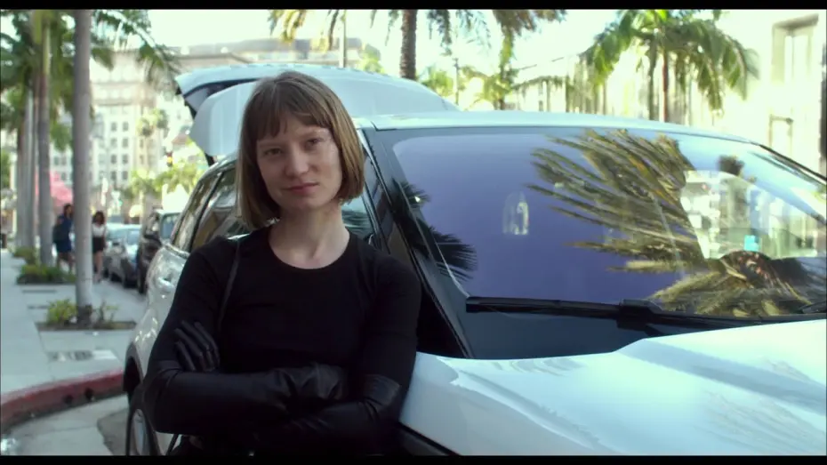 Відео до фільму Зоряна карта | MAPS TO THE STARS: clip - "How's show business?"