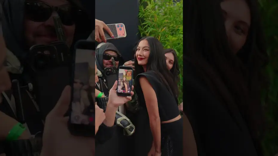 Відео до фільму Мортал Комбат ІІ — Our Kitana knows how to stir up a fan frenzy.