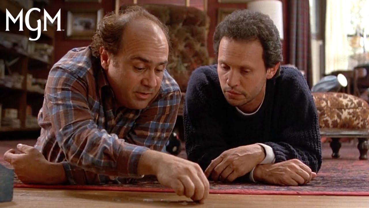 Відео до фільму Скинь маму з поїзда | Owen's Coin Collection