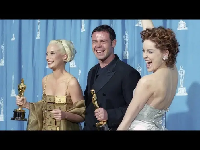 Відео до фільму Пригоди Прісцилли, королеви пустелі — The Adventures of Priscilla, Queen of the Desert Wins Costume Design: 1995 Oscars