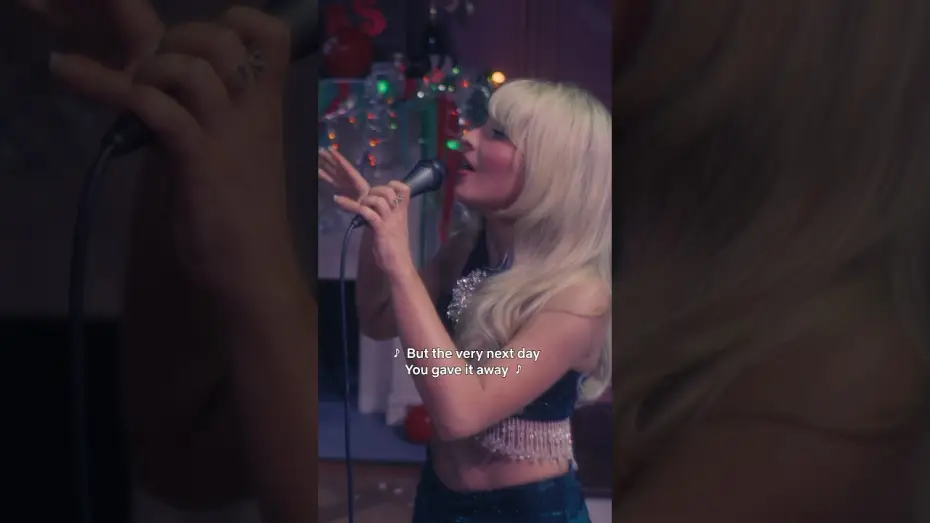 Відео до фільму Безглузде Різдво із Сабріною Карпентер | Sabrina Carpenter and Chappell Roan - Last Christmas Duet