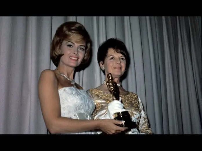 Відео до фільму Клеопатра — 8 1/2 and Cleopatra Win Costume Design: 1964 Oscars