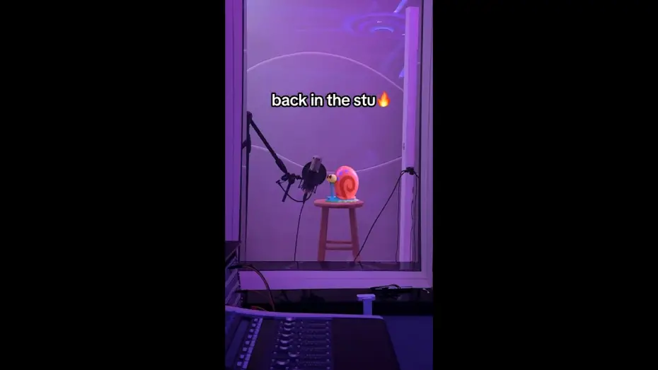 Відео до фільму Губка Боб у кіно: У пошуках Квадратних Штанів | Gary in the recording booth