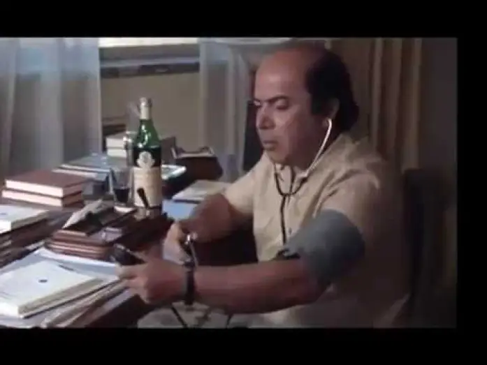 Відео до фільму L'infermiera nella corsia dei militari | L'infirmiere du Regiment (1979) VF