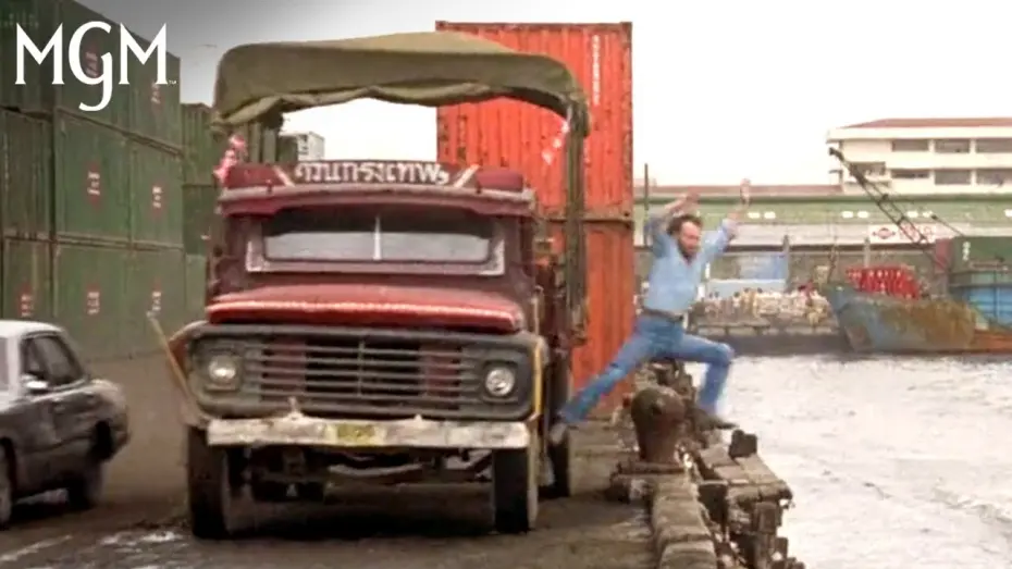 Відео до фільму Зниклі безвісти | Car Chase Through The Harbor