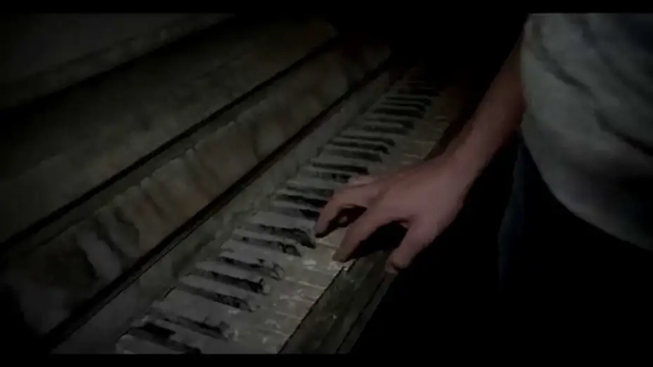 Відео до фільму Париж. Місто мертвих | Catacombes / Extrait 2 VF &laquo; George trouve un piano familier &raquo; [Au cin&eacute;ma le 20 ao&ucirc;t]