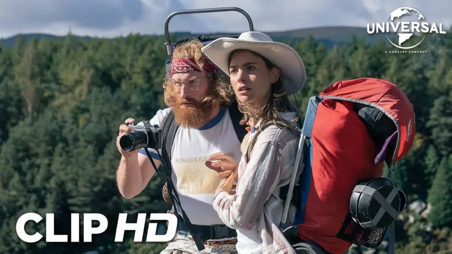 Відео до фільму Ведмідь під кайфом — Clip - Dos senderistas encuentran al oso en el bosque