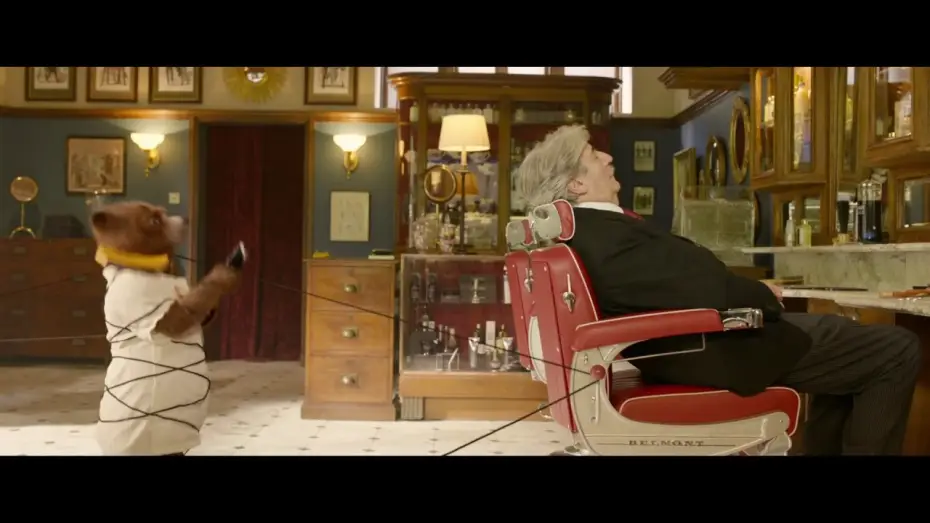 Відео до фільму Пригоди Паддінґтона 2 — PADDINGTON 2 - Extrait "Barbier" VF - Avec Hugh Grant et Hugh Bonneville (2017)