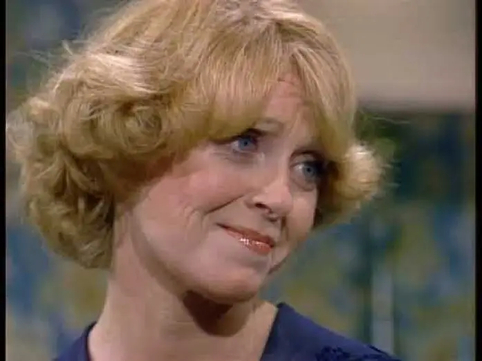 Відео до серіалу All in the Family — Clip: "Liz was a lez?!" - K Callan as the partner of Edith's Cousin Liz on ALL IN THE FAMILY, 1977