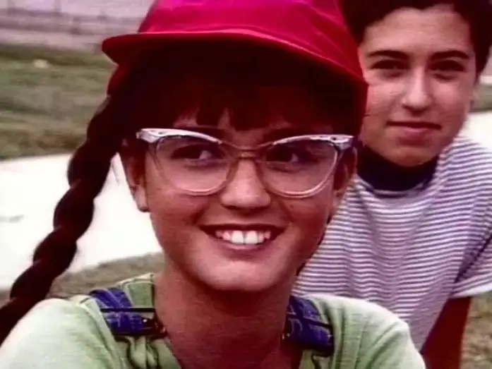 Відео до серіалу Чудові роки — The Wonder Years 1988 - 1993 Opening and Closing Theme  (With Snippets)
